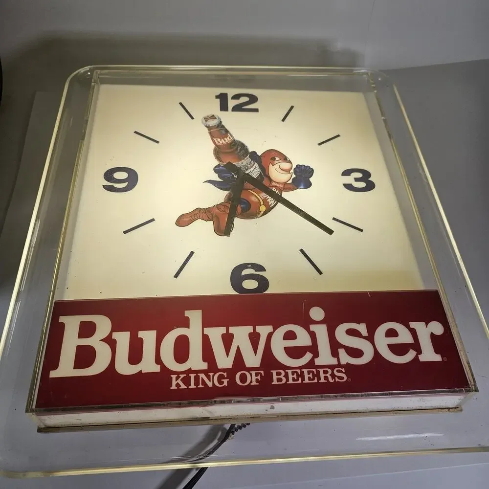 Vintage Bud Man Budweiser Beer Light Up Clock Works Bar Sign